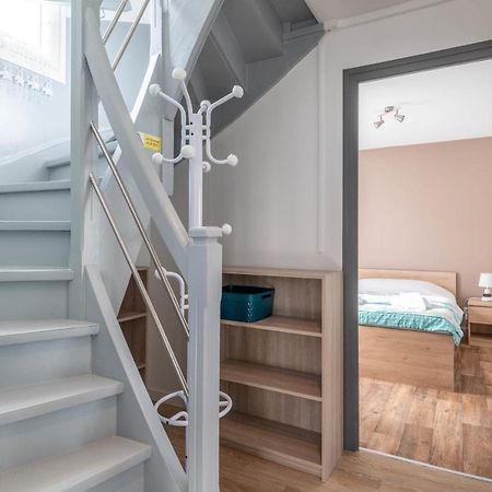 Ideally Located Furnished Townhouse With 3 Bedrooms Parking & Garden Annecy Luaran gambar