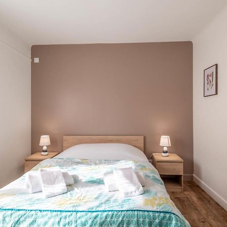 Ideally Located Furnished Townhouse With 3 Bedrooms Parking & Garden Annecy Luaran gambar