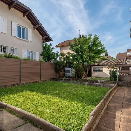 Ideally Located Furnished Townhouse With 3 Bedrooms Parking & Garden Annecy Luaran gambar