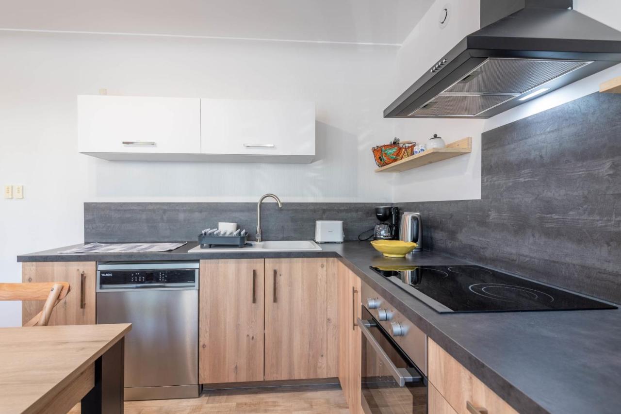 Ideally Located Furnished Townhouse With 3 Bedrooms Parking & Garden Annecy Luaran gambar