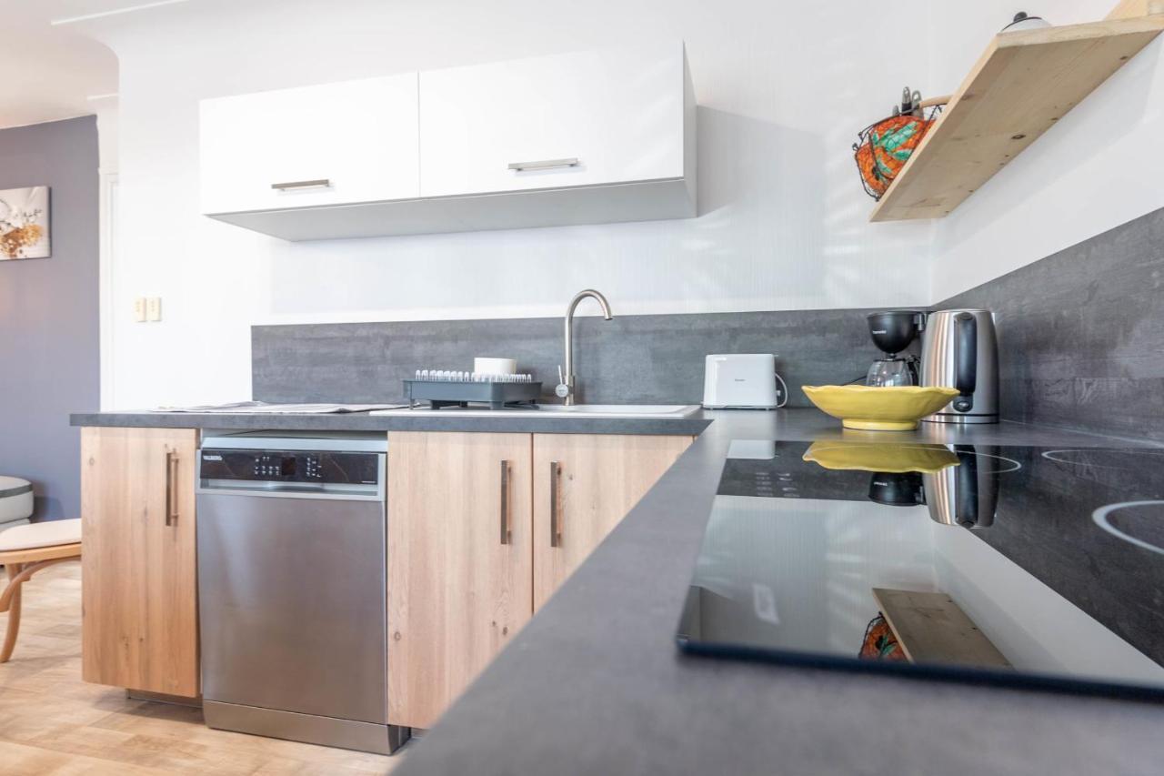 Ideally Located Furnished Townhouse With 3 Bedrooms Parking & Garden Annecy Luaran gambar