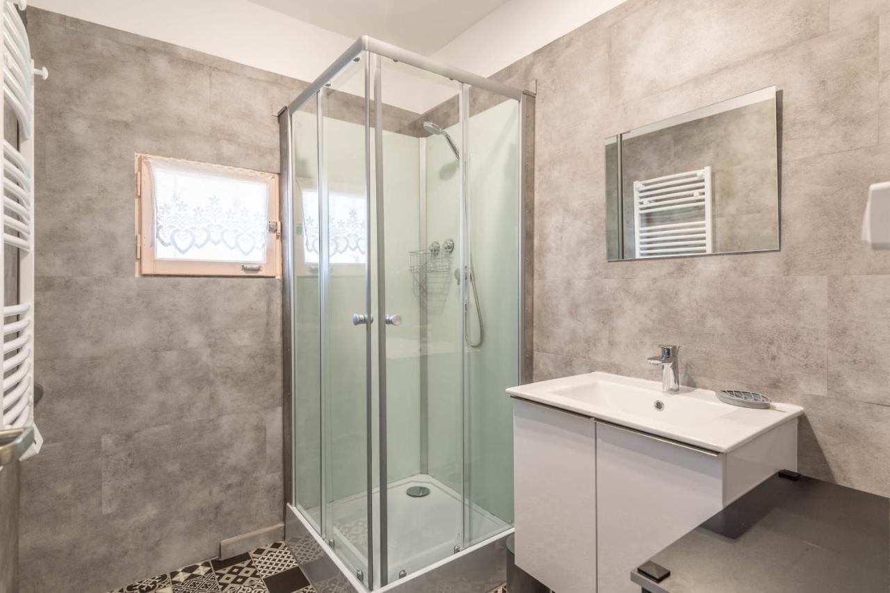 Ideally Located Furnished Townhouse With 3 Bedrooms Parking & Garden Annecy Luaran gambar