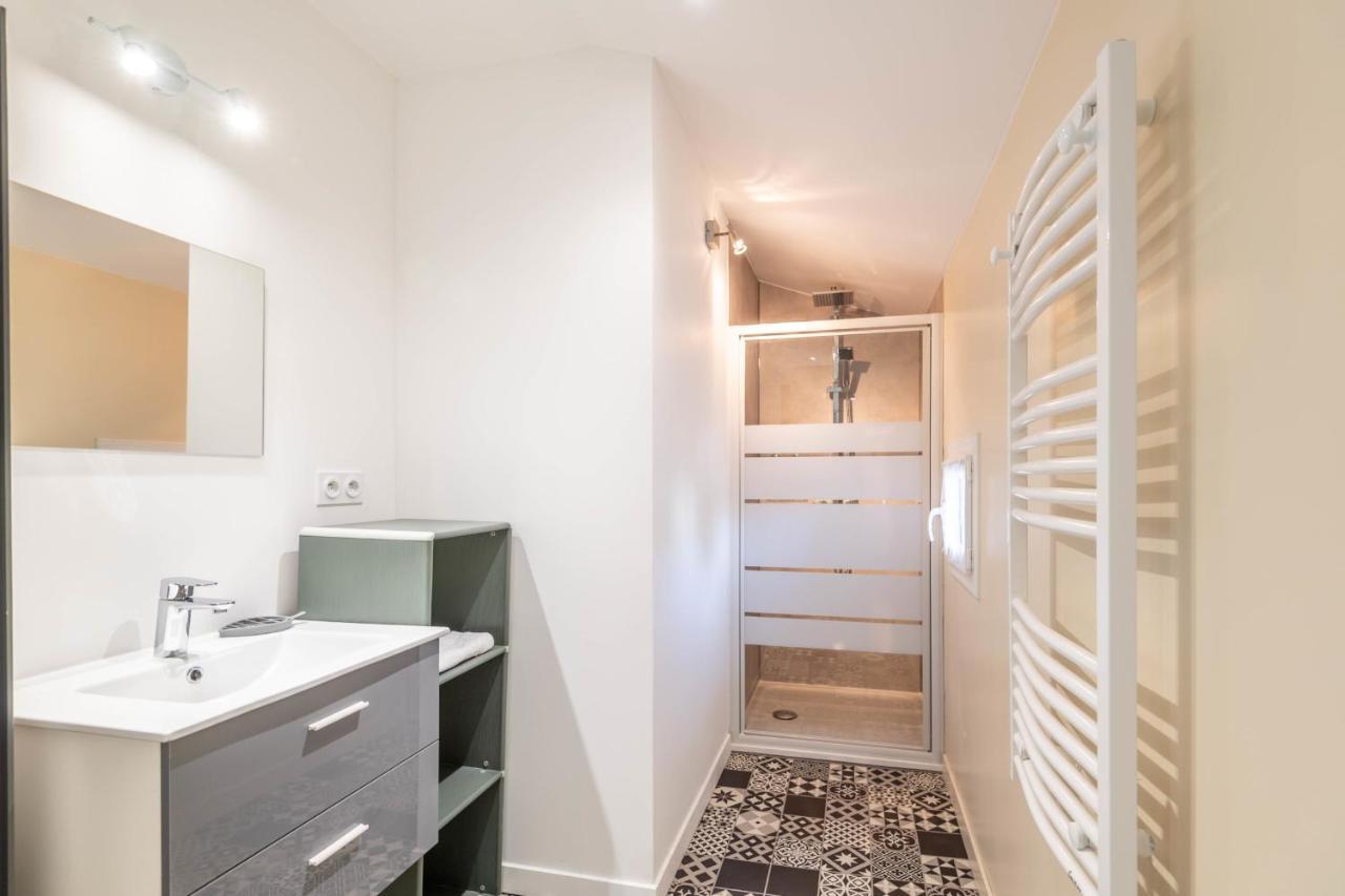 Ideally Located Furnished Townhouse With 3 Bedrooms Parking & Garden Annecy Luaran gambar