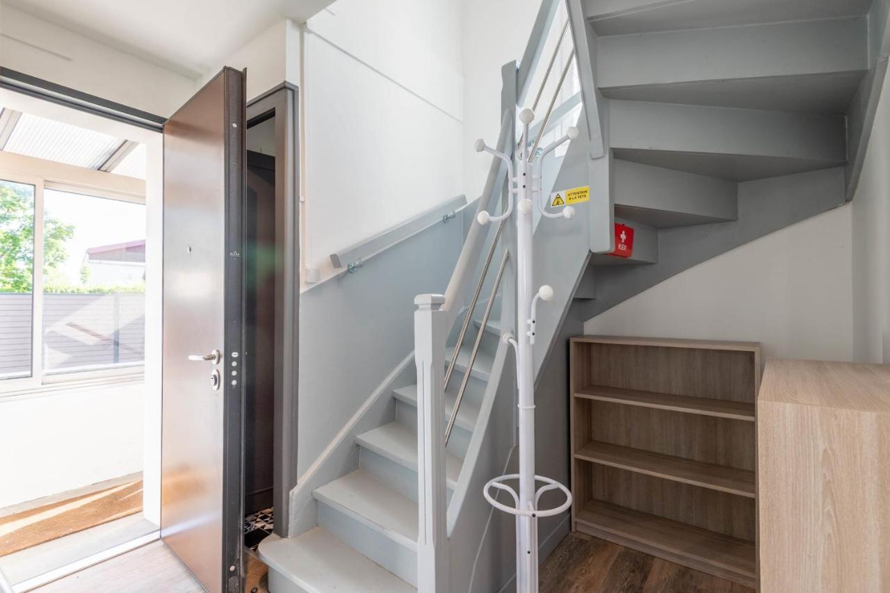 Ideally Located Furnished Townhouse With 3 Bedrooms Parking & Garden Annecy Luaran gambar