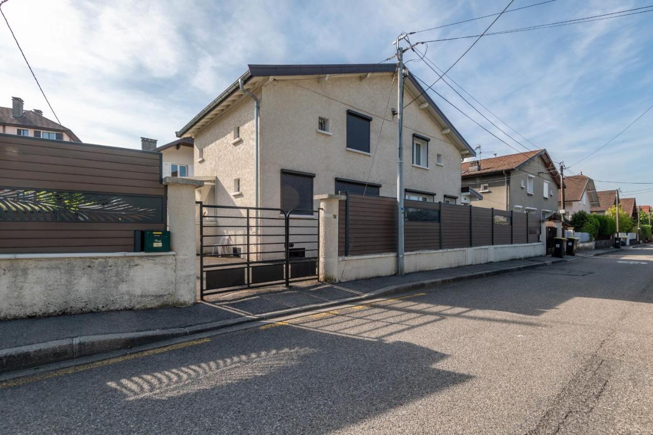 Ideally Located Furnished Townhouse With 3 Bedrooms Parking & Garden Annecy Luaran gambar