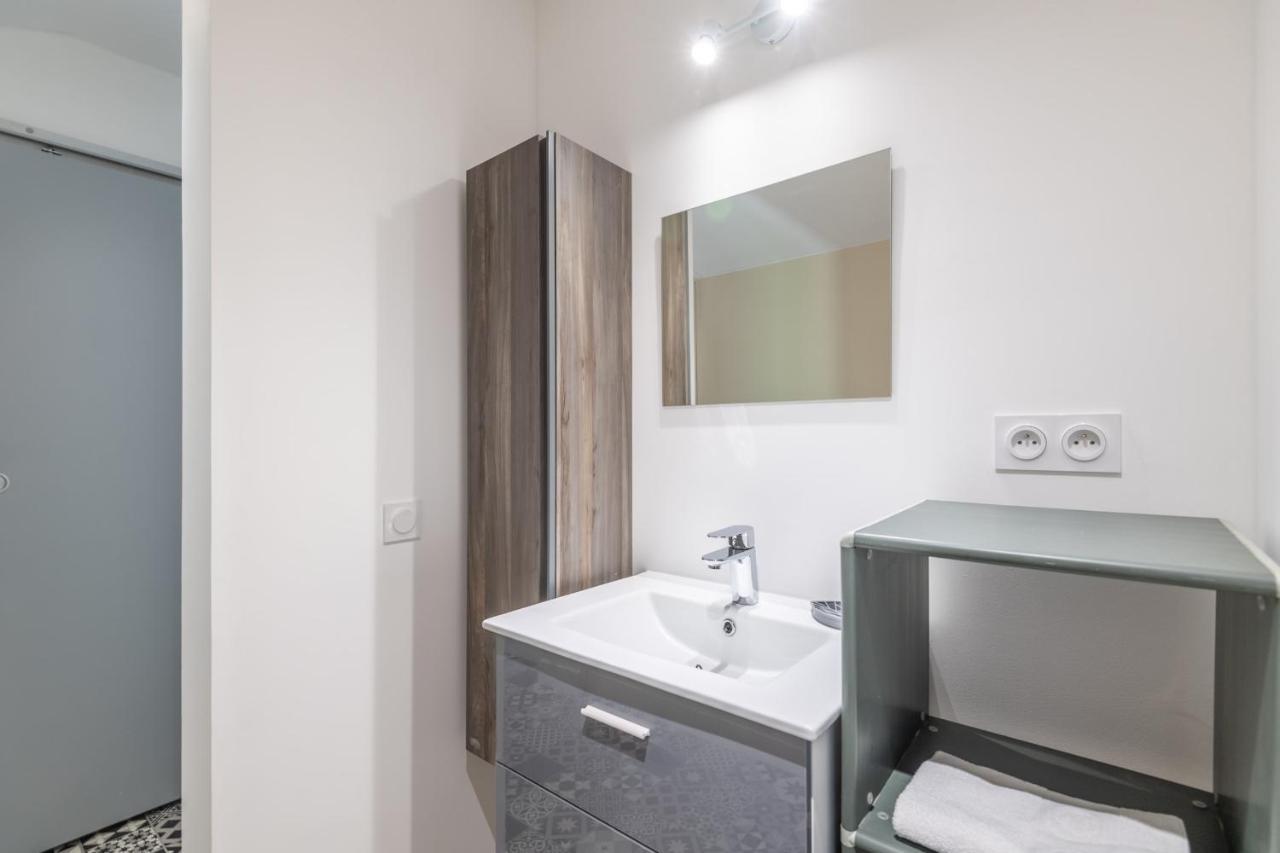 Ideally Located Furnished Townhouse With 3 Bedrooms Parking & Garden Annecy Luaran gambar